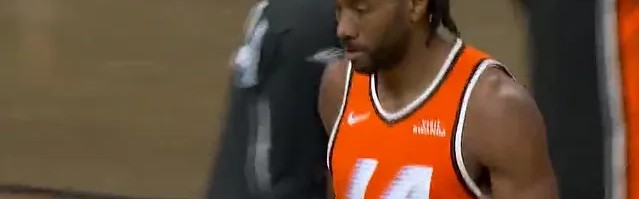 开云-伦纳德一打二慢三步上篮拿21分，快船轰出25-10反超勇士13分