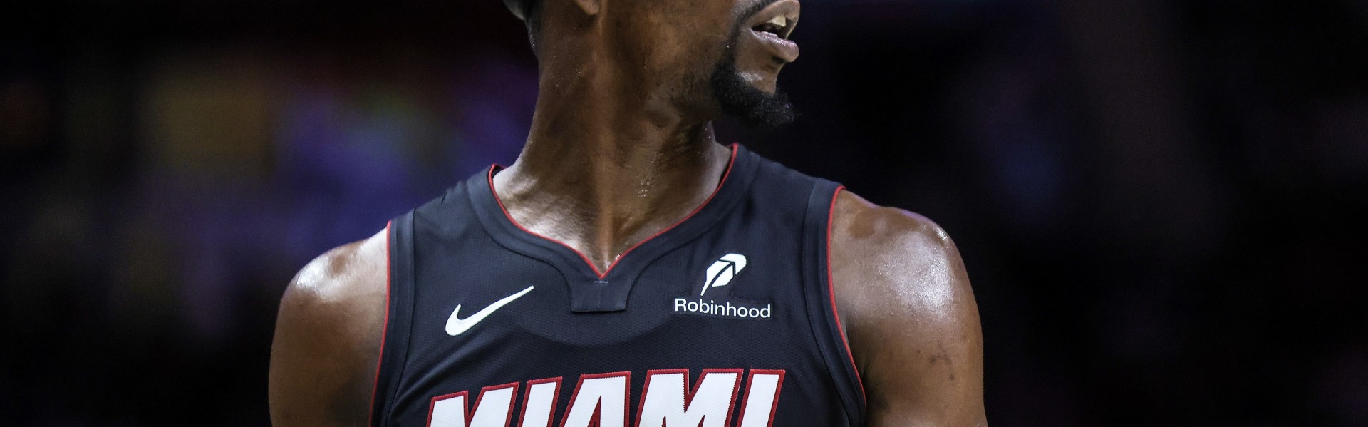 阿德巴约：我们只要评论判罚就会被罚款但这确实改变了比赛