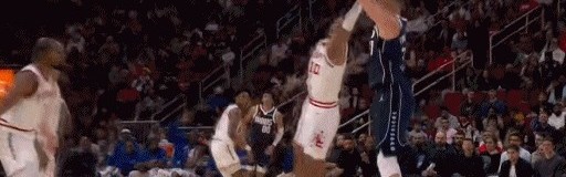 开云-来就是成串！克莱外线连中两记三分球帮助球队追分