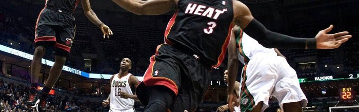 开云体育入口-韦德：我当年主动给詹姆斯让位！希望詹姆斯带我们夺冠！|德维恩·韦德|热火|奥尼尔|运动员发声|沙奎尔-奥尼尔_新浪体育_新浪新闻