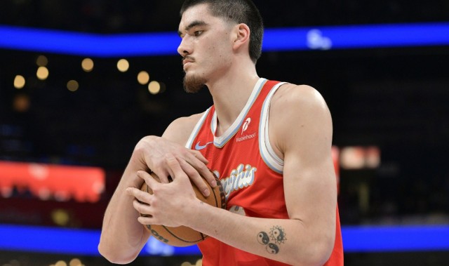 开云体育下载-赛季报销！应力性骨折，2米21巨人陨落，一年2次手术啊，真倒霉